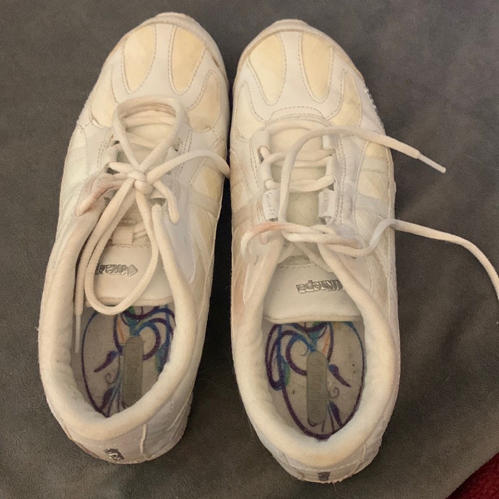 Cheer shoes